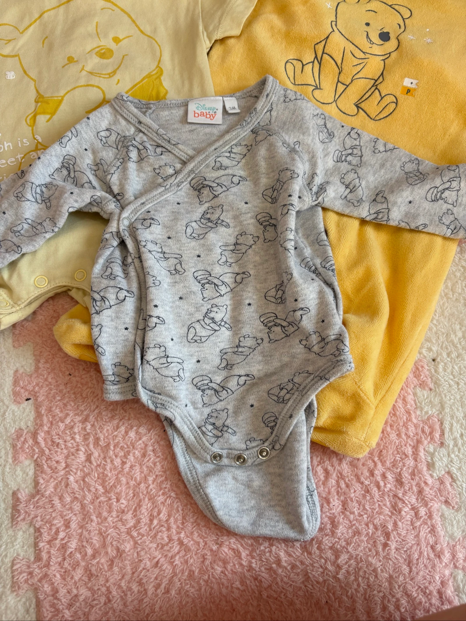 Lote Winnie Pooh Disney bebé 3 meses – 3 piezas – Excelente estado – photo 2